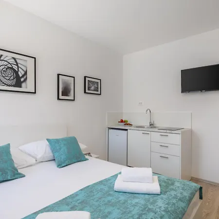 Providenca - Beachfront * Makarska