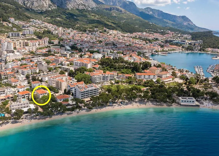 Beachfront Apartments Makarska