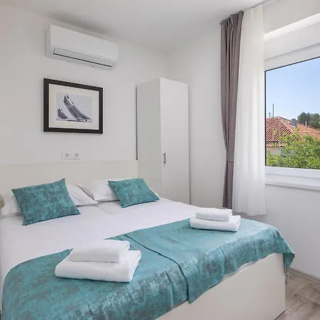 Apartment Providenca Beachfront Apartments II - Private Parking *
