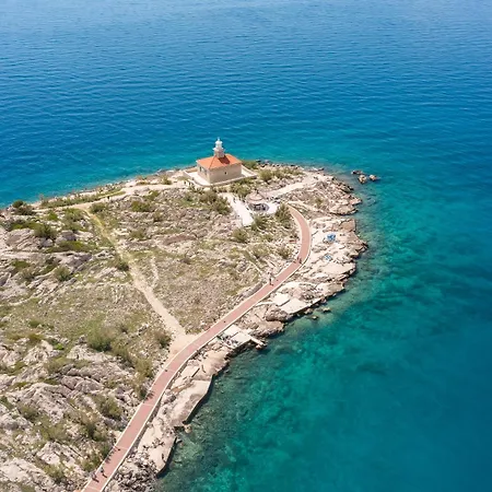 Апартаменти Beachfront Apartments Makarska