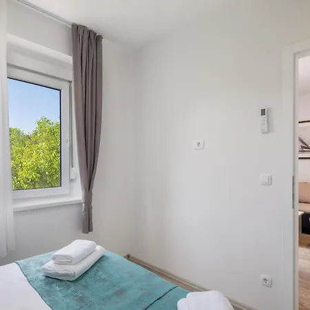 Providenca - Beachfront Apartment Makarska