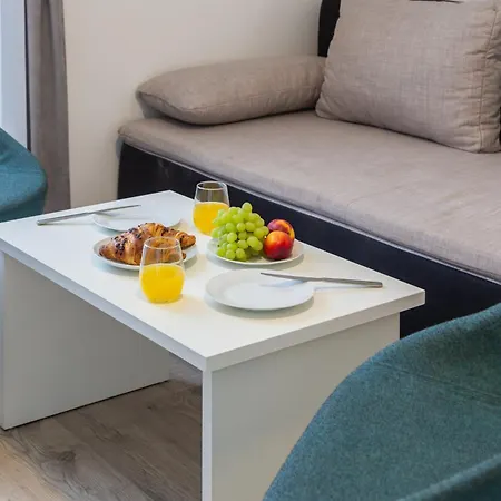 Providenca - Beachfront Apartment Makarska