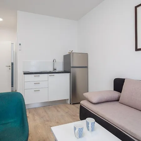 Apartment Providenca - Beachfront Makarska