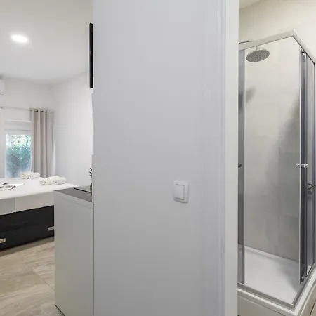 Providenca - Beachfront Apartment Makarska