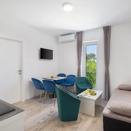 Providenca - Beachfront Apartment Makarska