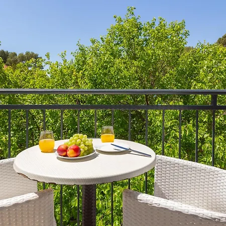 Providenca - Beachfront Apartamento Makarska