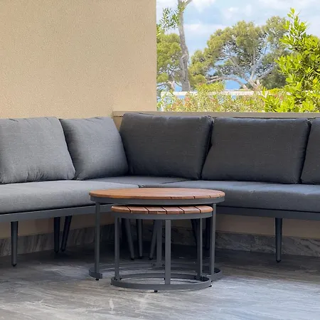 Providenca Beachfront Apartments II - Private Parking Apartment *