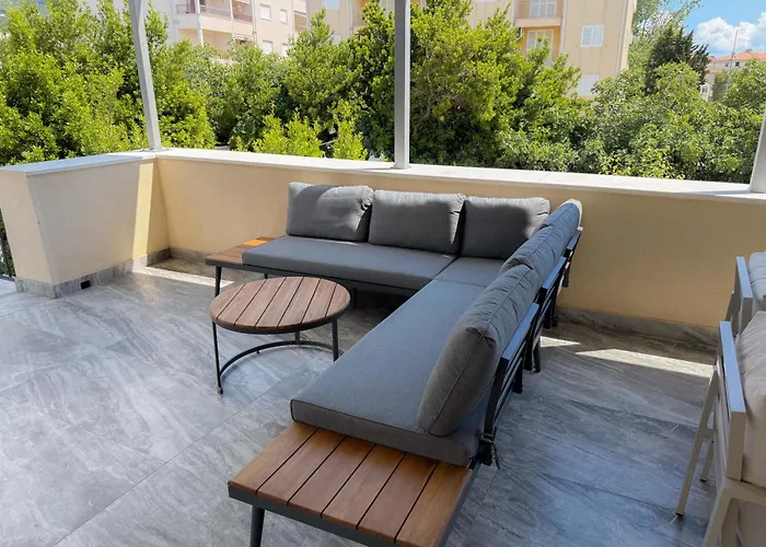 Апартаменти Beachfront Apartments Makarska *