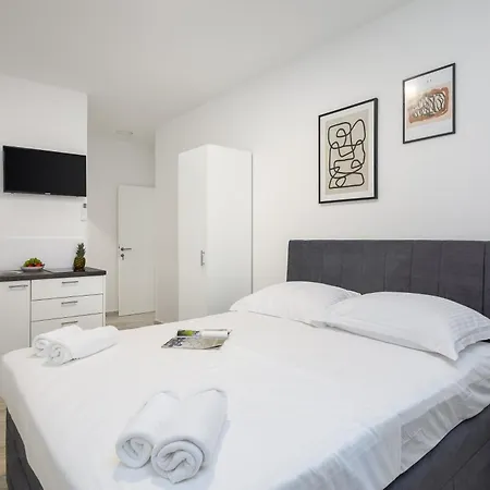 Providenca - Beachfront Апартаменты Макарска