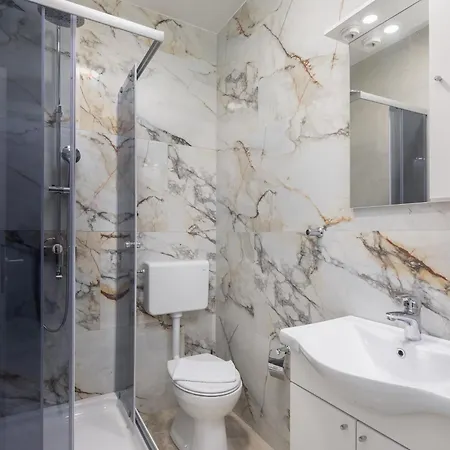 Providenca - Beachfront Апартаменты Макарска